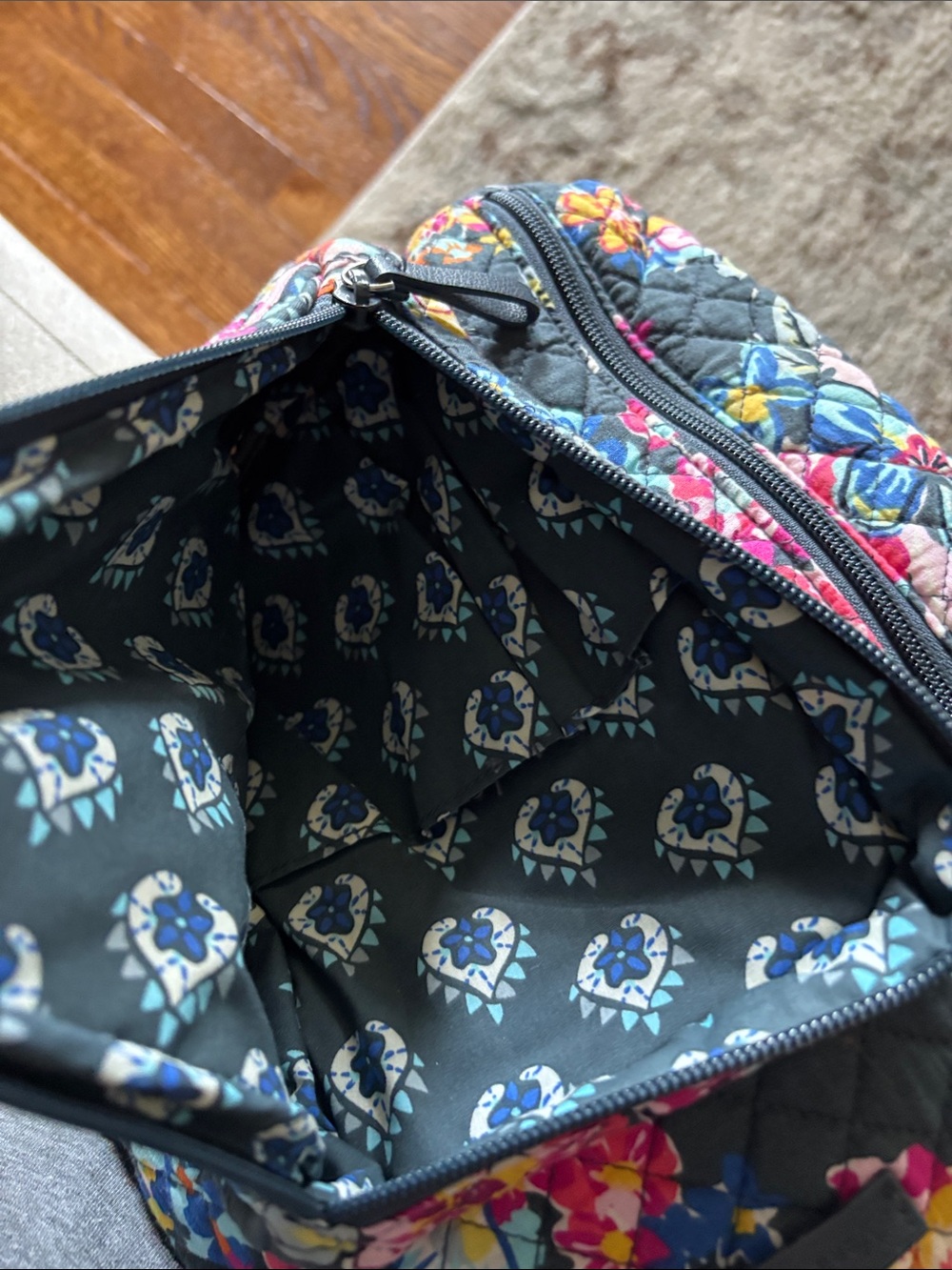 Vera Bradley Sling Backpack Pretty Posies Gray Quilted - Picture 4 of 5
